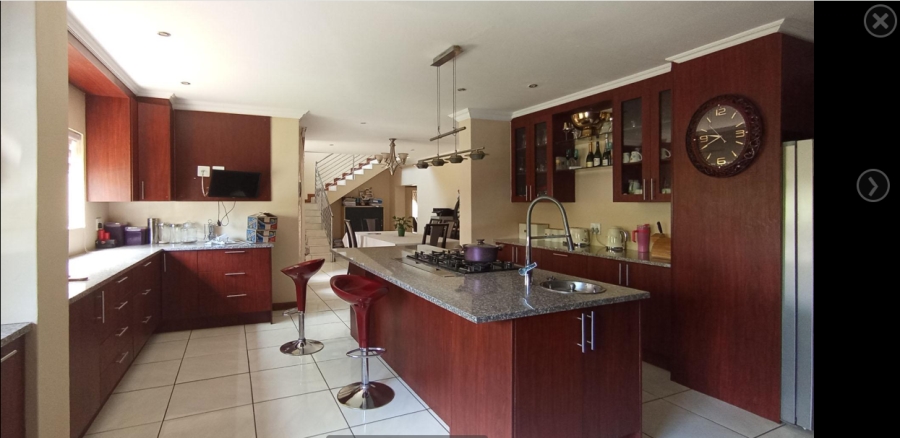 5 Bedroom Property for Sale in Rooihuiskraal Gauteng