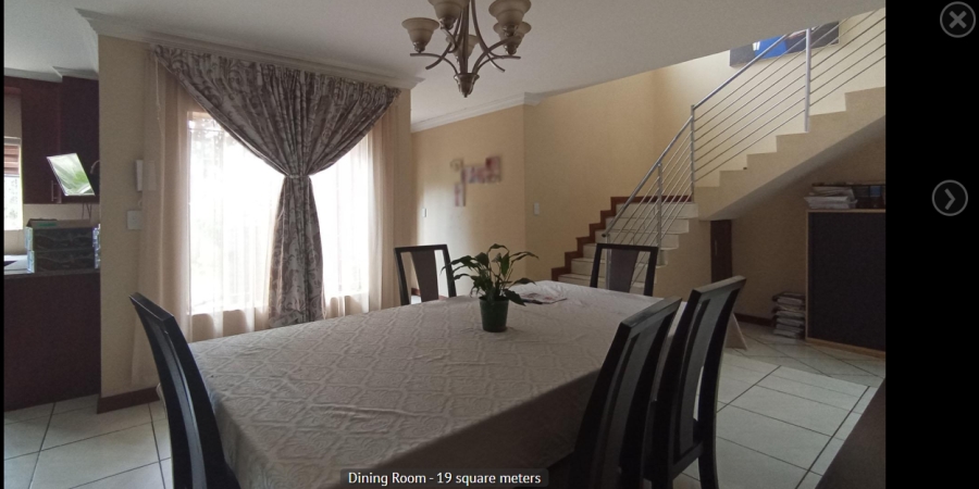 5 Bedroom Property for Sale in Rooihuiskraal Gauteng