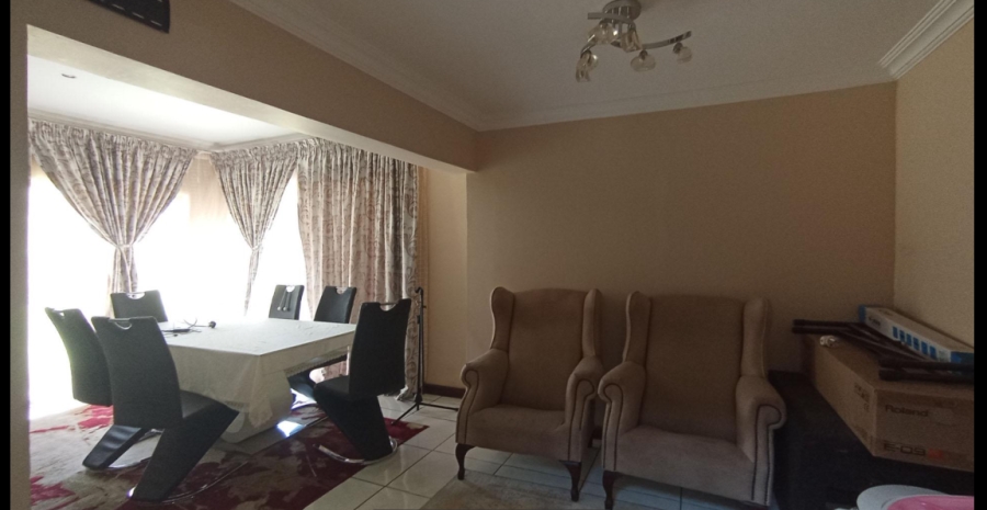 5 Bedroom Property for Sale in Rooihuiskraal Gauteng