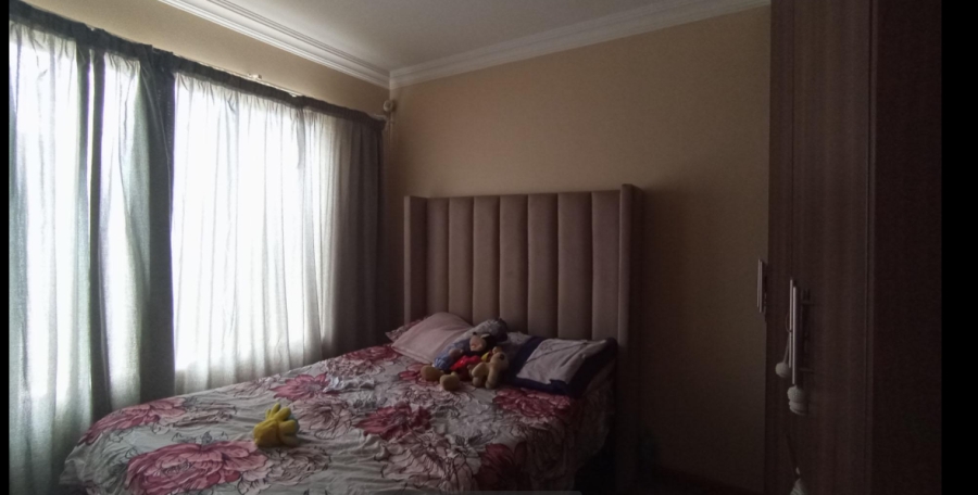 5 Bedroom Property for Sale in Rooihuiskraal Gauteng