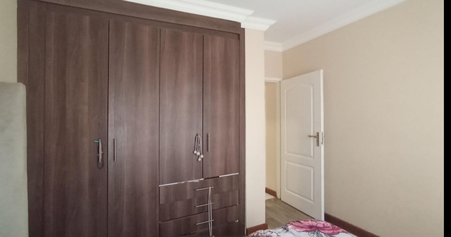 5 Bedroom Property for Sale in Rooihuiskraal Gauteng