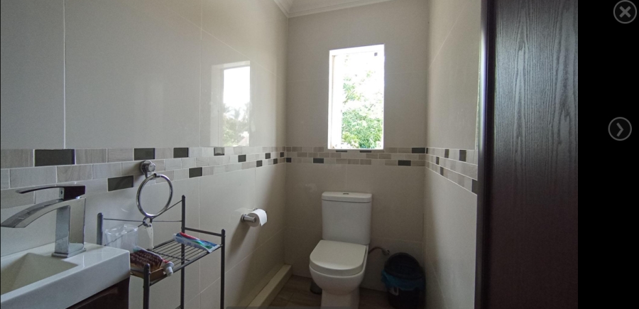 5 Bedroom Property for Sale in Rooihuiskraal Gauteng