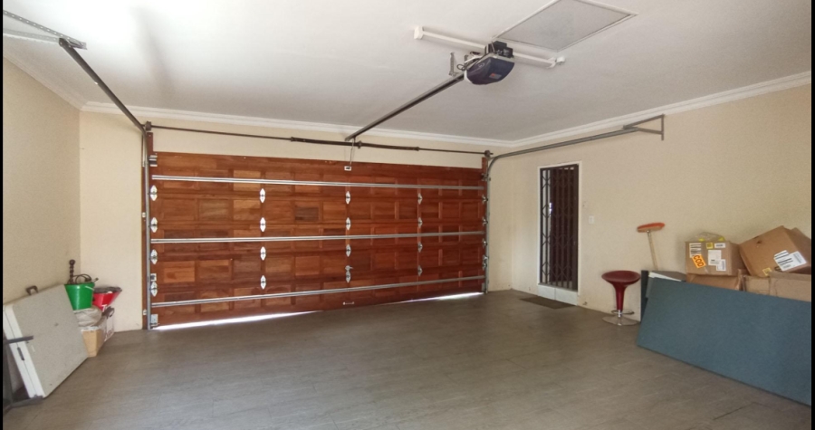 5 Bedroom Property for Sale in Rooihuiskraal Gauteng