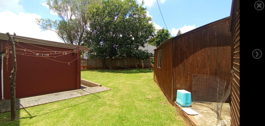 5 Bedroom Property for Sale in Rooihuiskraal Gauteng