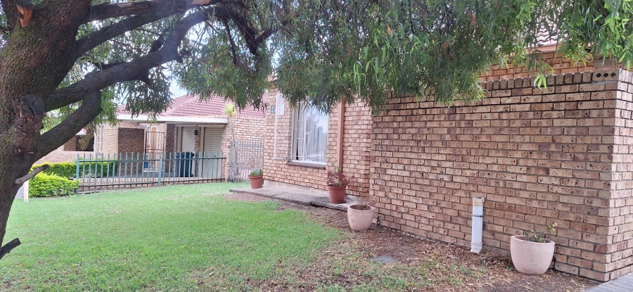 3 Bedroom Property for Sale in Esther Park Gauteng