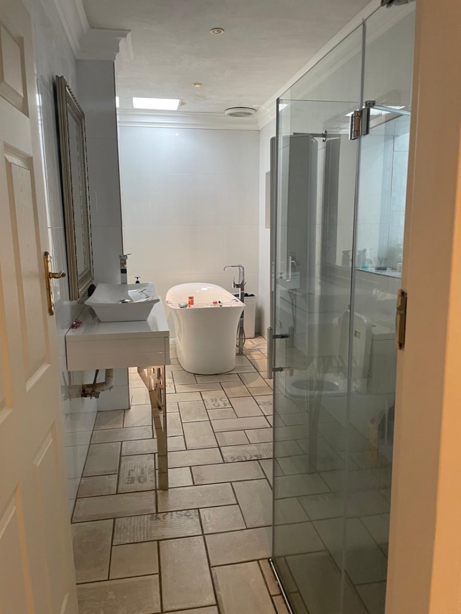 5 Bedroom Property for Sale in Waterkloof Heights Gauteng