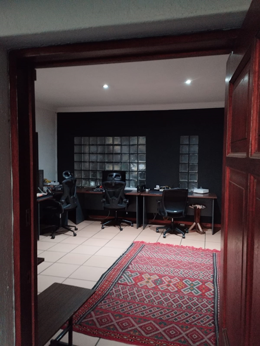 5 Bedroom Property for Sale in Waterkloof Heights Gauteng