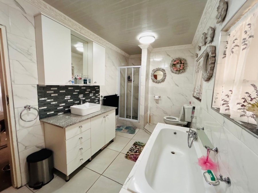 5 Bedroom Property for Sale in Modder East Gauteng