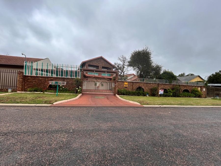 5 Bedroom Property for Sale in Modder East Gauteng