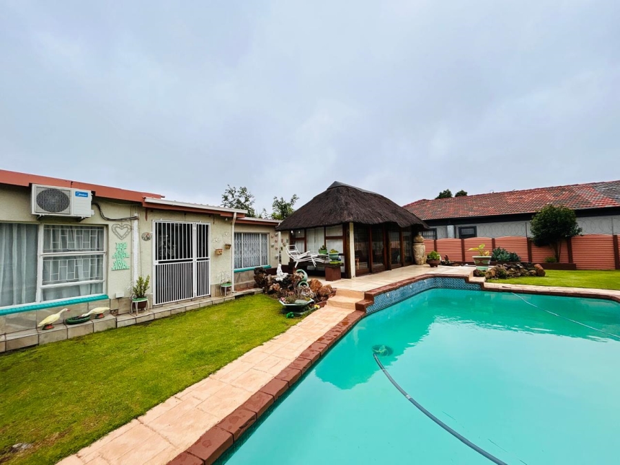 5 Bedroom Property for Sale in Modder East Gauteng