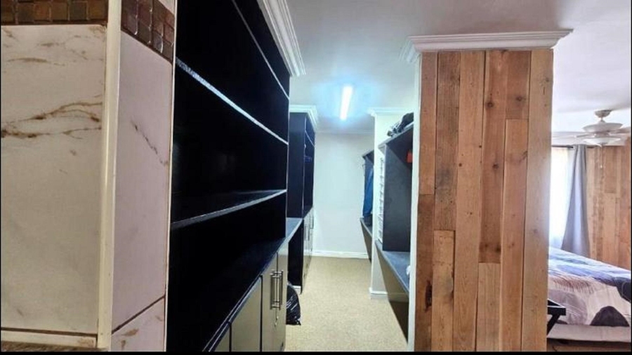 6 Bedroom Property for Sale in Vaal Marina Gauteng