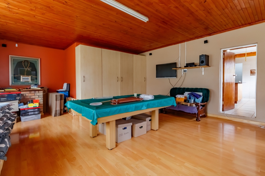 4 Bedroom Property for Sale in Glen Austin Gauteng