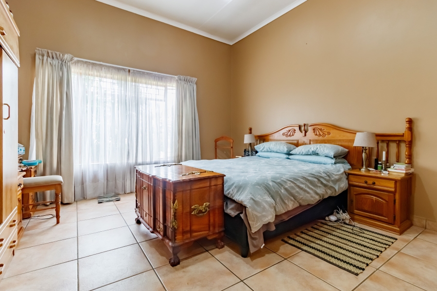 4 Bedroom Property for Sale in Glen Austin Gauteng