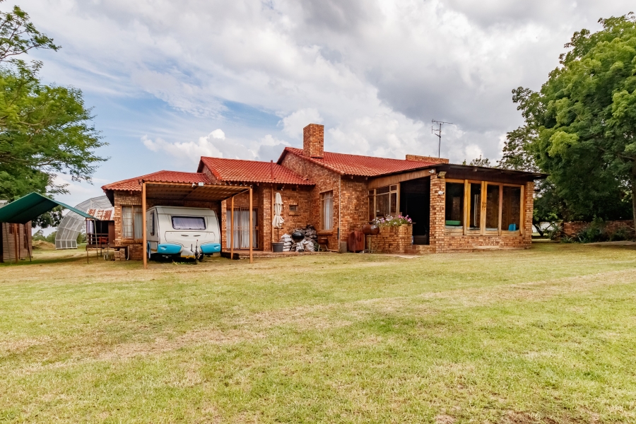 4 Bedroom Property for Sale in Glen Austin Gauteng