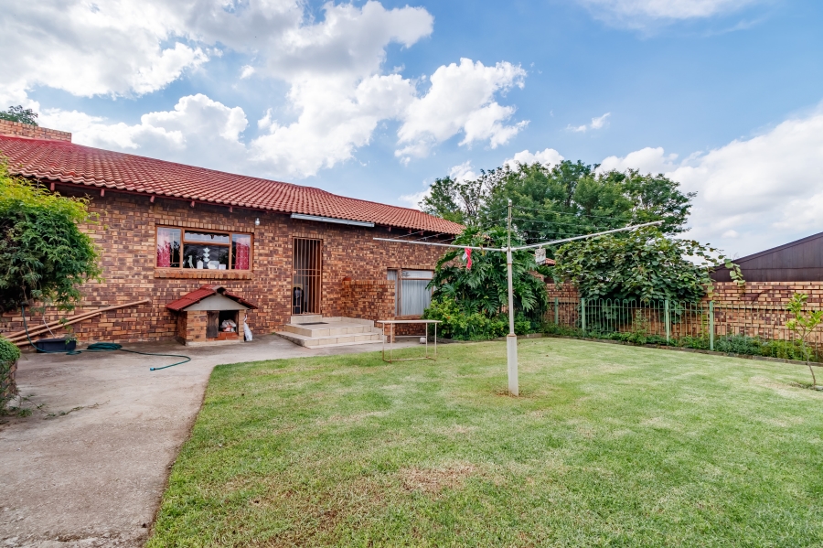 4 Bedroom Property for Sale in Glen Austin Gauteng