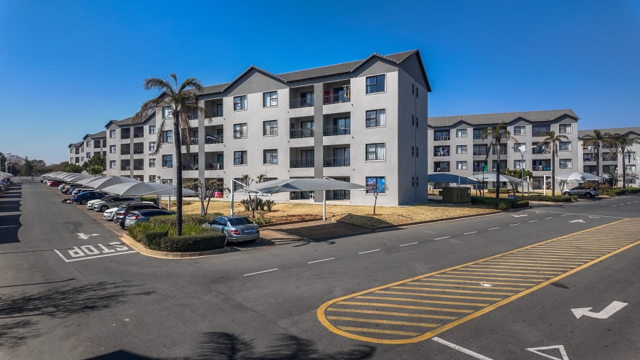 1 Bedroom Property for Sale in Erand Gardens Gauteng