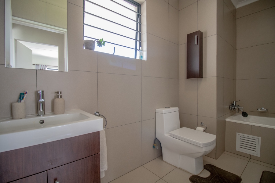 1 Bedroom Property for Sale in Erand Gardens Gauteng
