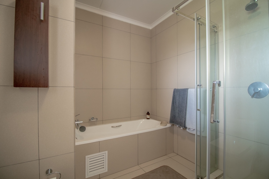 1 Bedroom Property for Sale in Erand Gardens Gauteng