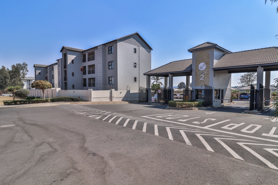 1 Bedroom Property for Sale in Erand Gardens Gauteng