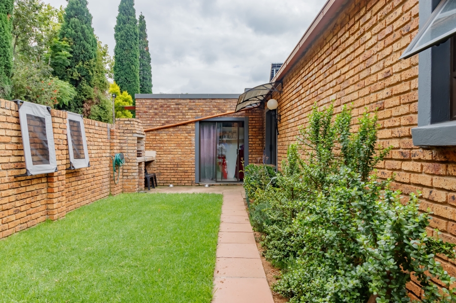 4 Bedroom Property for Sale in Glen Austin Gauteng