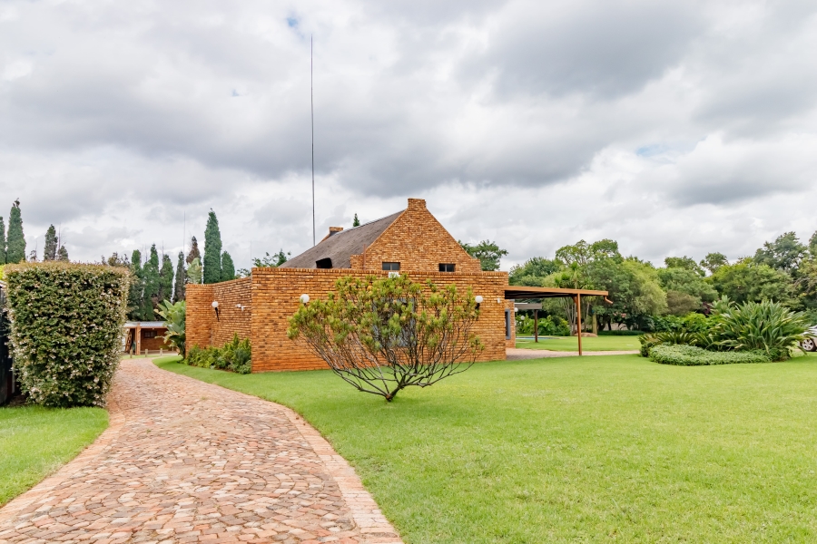 4 Bedroom Property for Sale in Glen Austin Gauteng