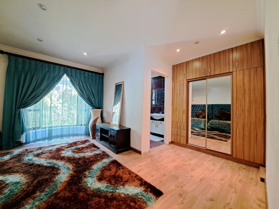 5 Bedroom Property for Sale in Morningside Gauteng