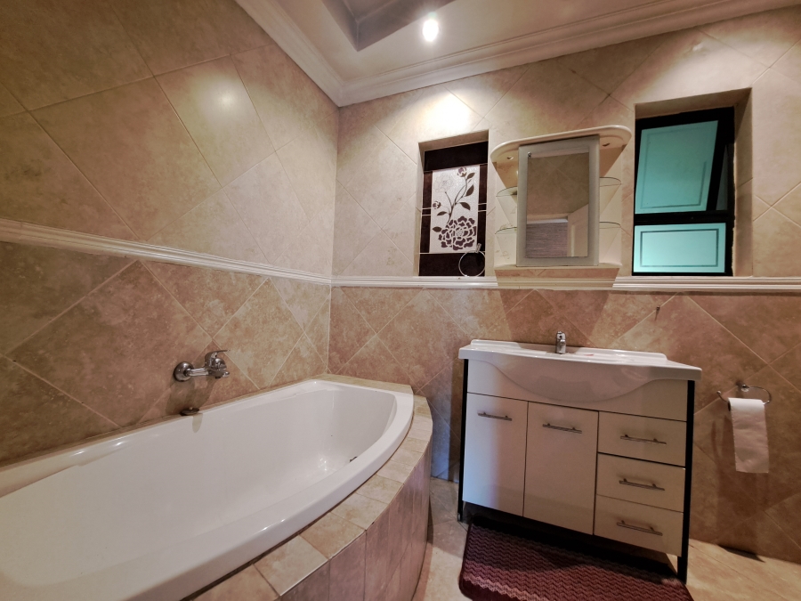 5 Bedroom Property for Sale in Morningside Gauteng