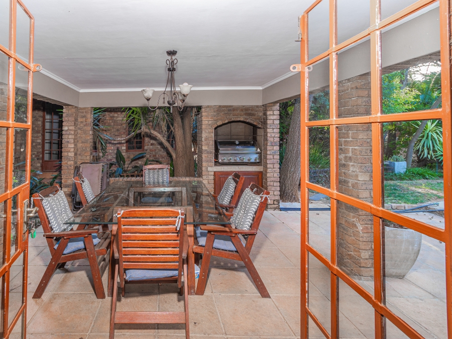 9 Bedroom Property for Sale in Glen Austin Gauteng