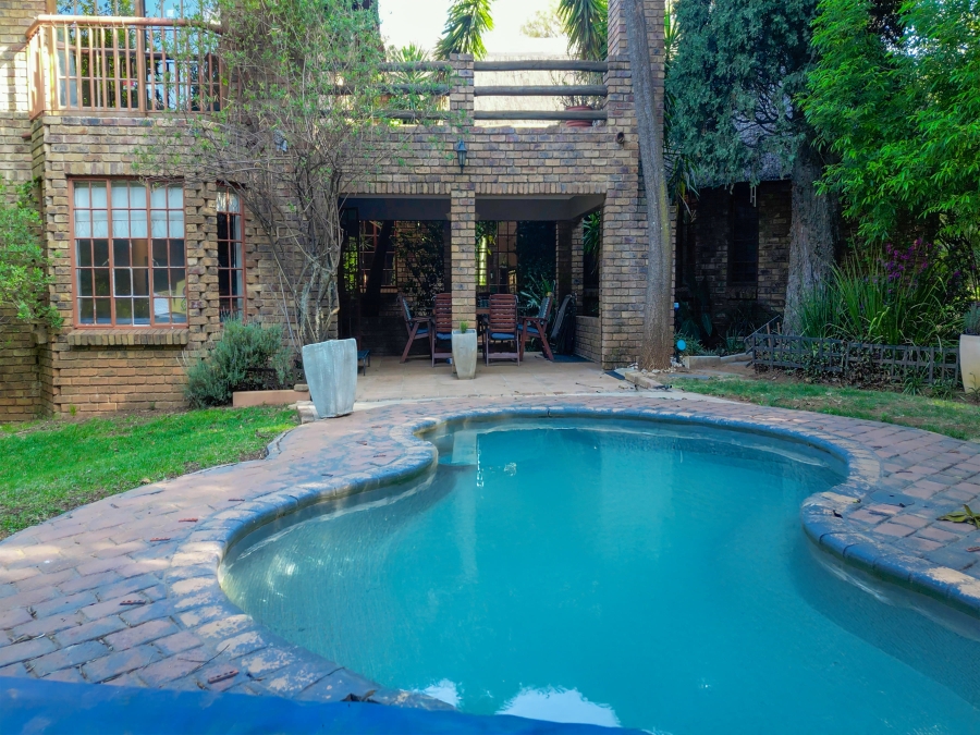 9 Bedroom Property for Sale in Glen Austin Gauteng