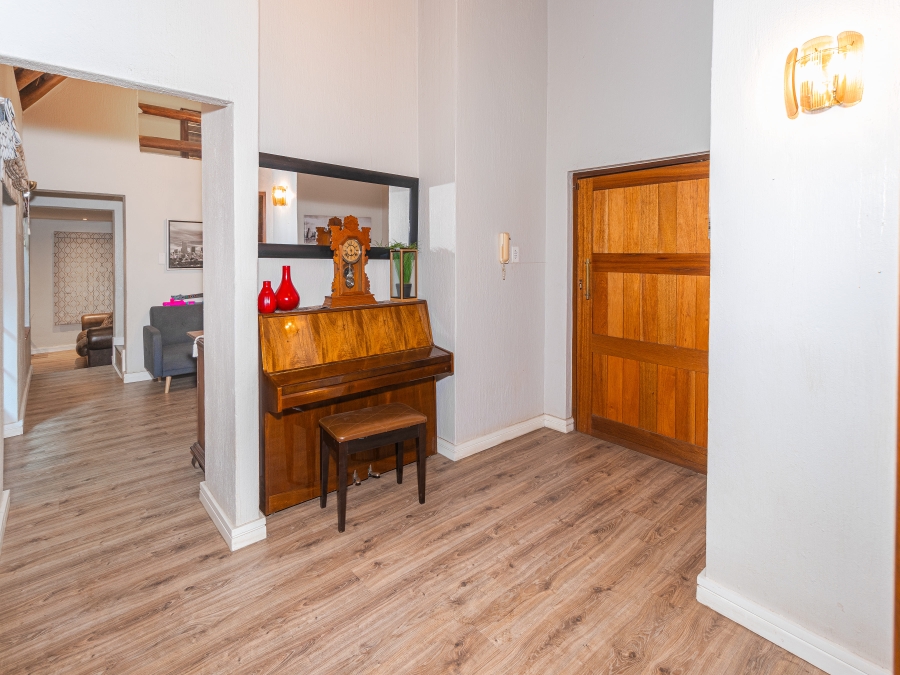 9 Bedroom Property for Sale in Glen Austin Gauteng