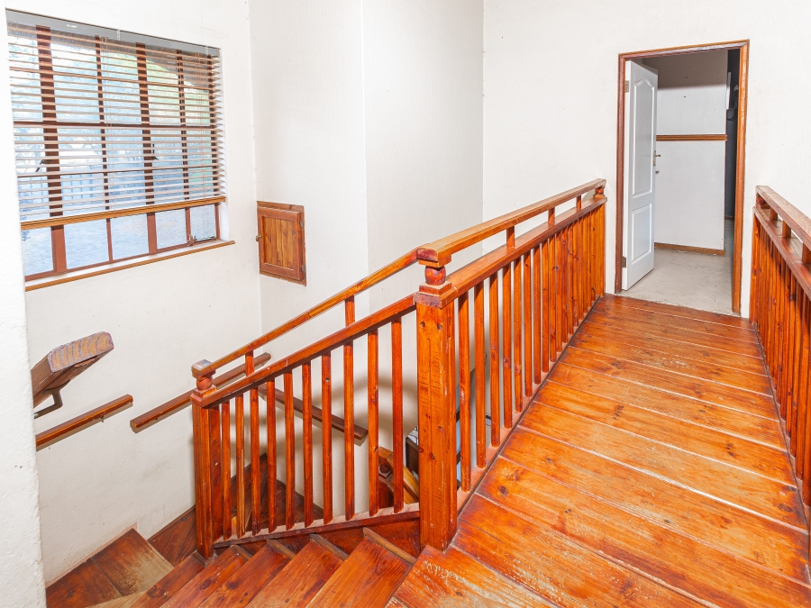 9 Bedroom Property for Sale in Glen Austin Gauteng