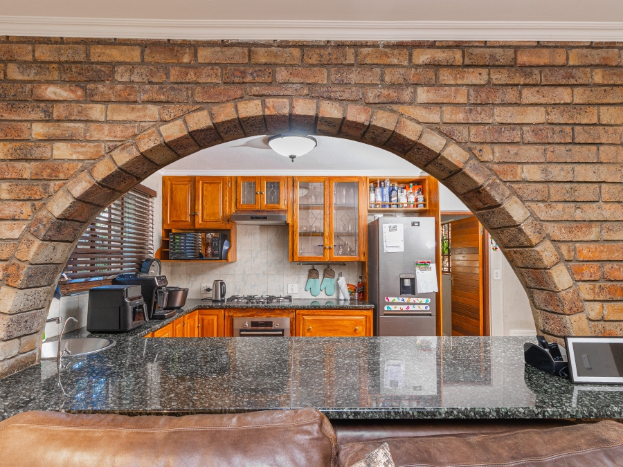 9 Bedroom Property for Sale in Glen Austin Gauteng