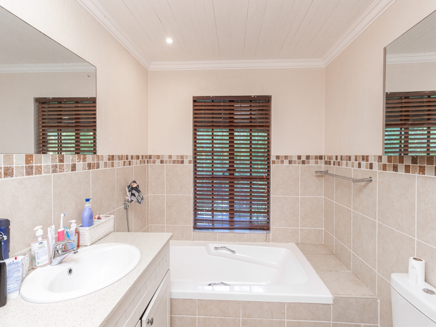 9 Bedroom Property for Sale in Glen Austin Gauteng