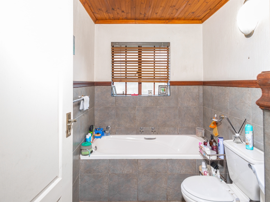 9 Bedroom Property for Sale in Glen Austin Gauteng