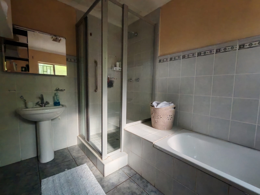 3 Bedroom Property for Sale in Three Rivers Proper Gauteng