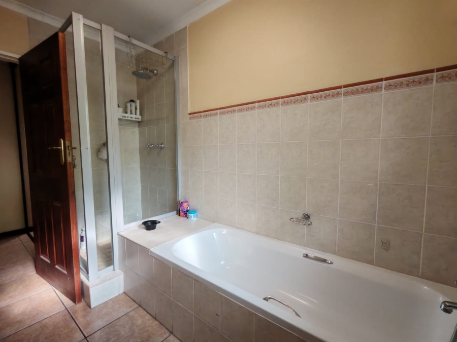 3 Bedroom Property for Sale in Three Rivers Proper Gauteng