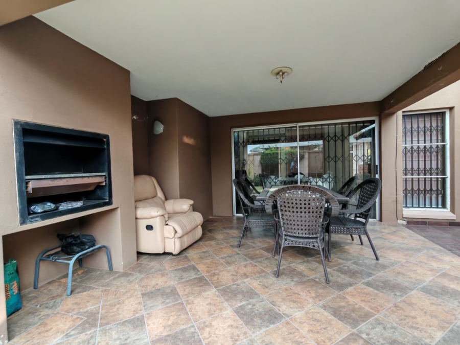 3 Bedroom Property for Sale in Three Rivers Proper Gauteng