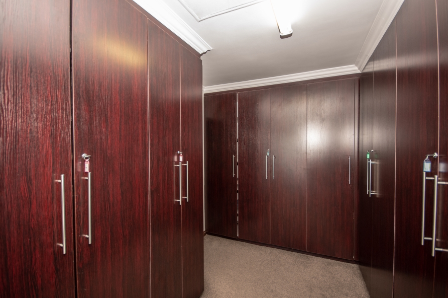 4 Bedroom Property for Sale in Waterfall Country Village Gauteng