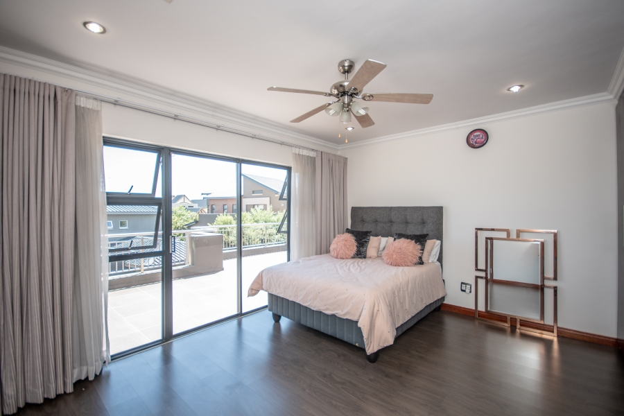 4 Bedroom Property for Sale in Waterfall Country Village Gauteng