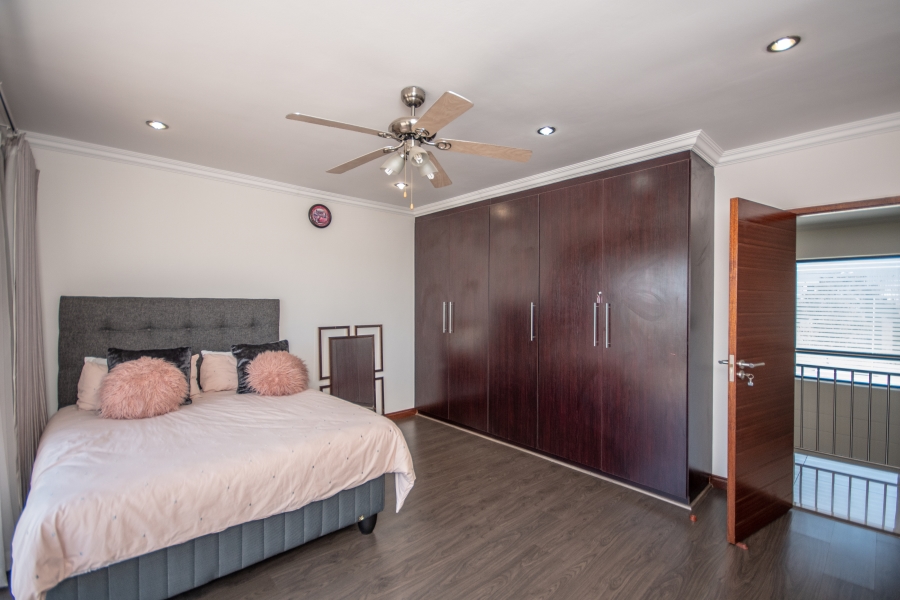 4 Bedroom Property for Sale in Waterfall Country Village Gauteng