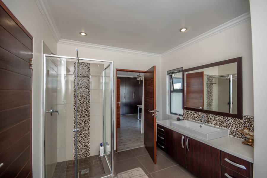 4 Bedroom Property for Sale in Waterfall Country Village Gauteng