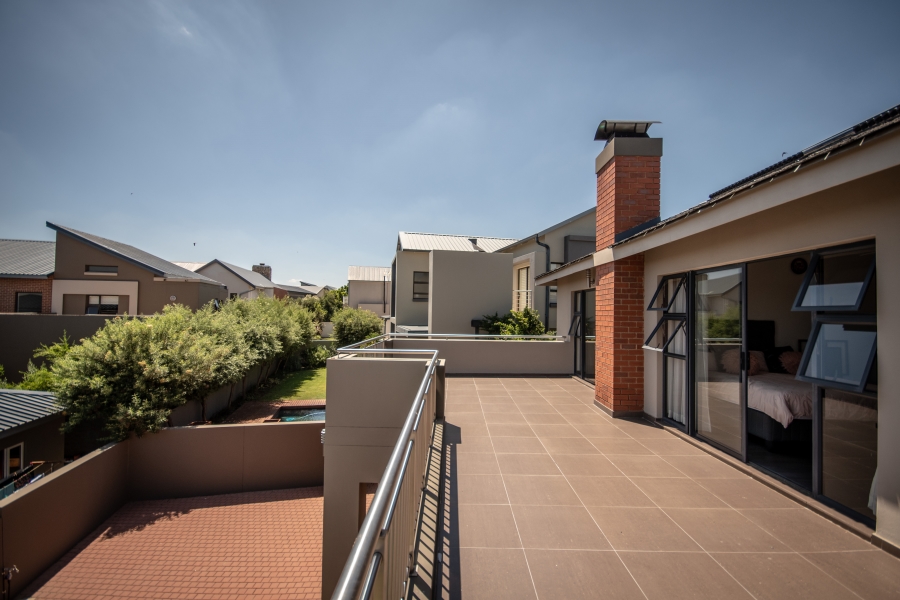 4 Bedroom Property for Sale in Waterfall Country Village Gauteng