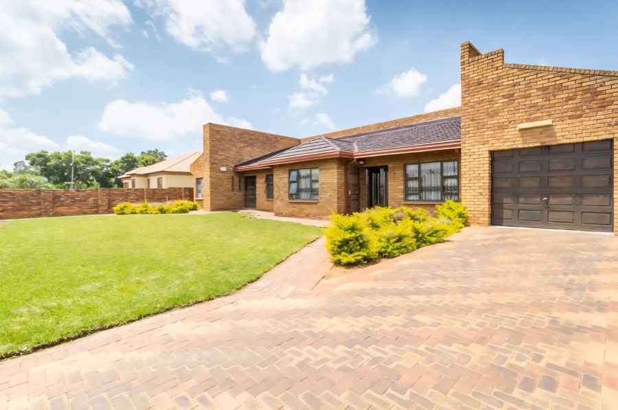 4 Bedroom Property for Sale in Selcourt Gauteng