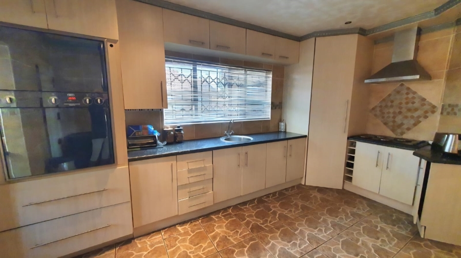 4 Bedroom Property for Sale in Selcourt Gauteng