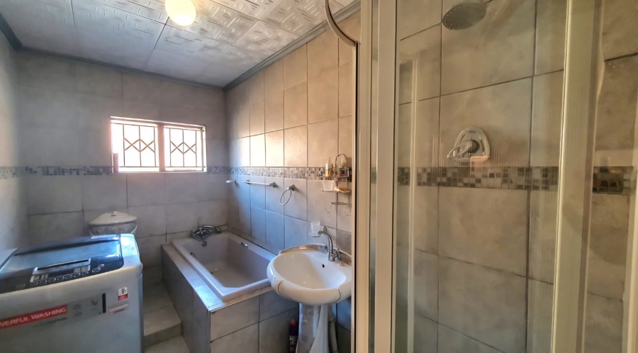 4 Bedroom Property for Sale in Selcourt Gauteng