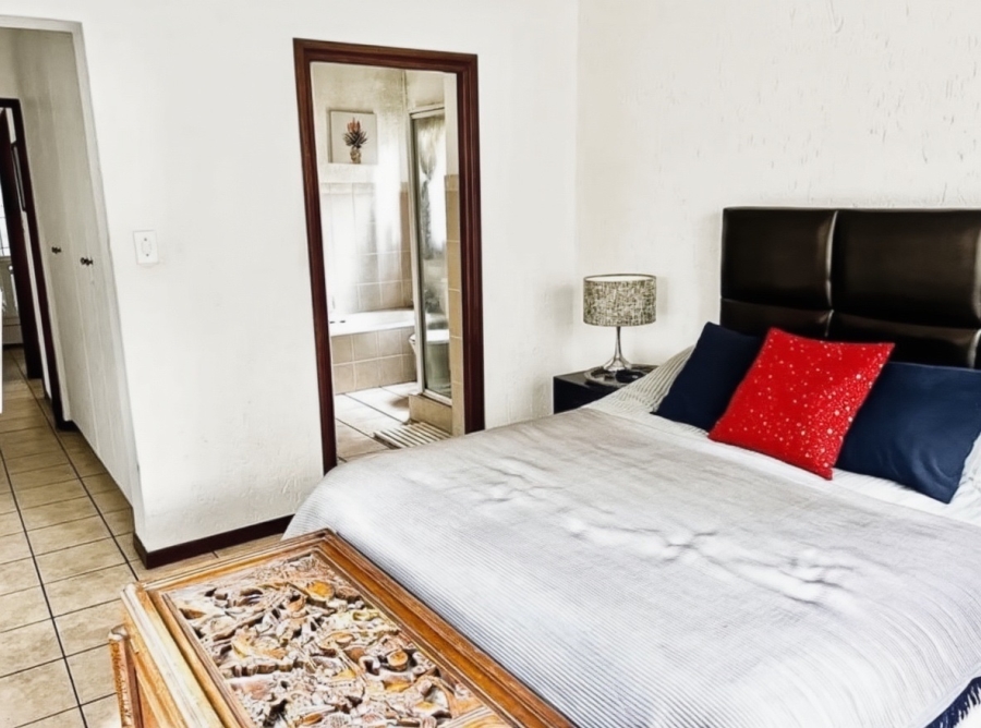 2 Bedroom Property for Sale in Sunninghill Gauteng