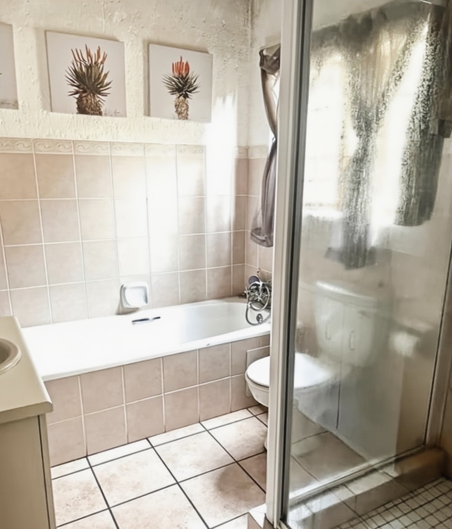 2 Bedroom Property for Sale in Sunninghill Gauteng