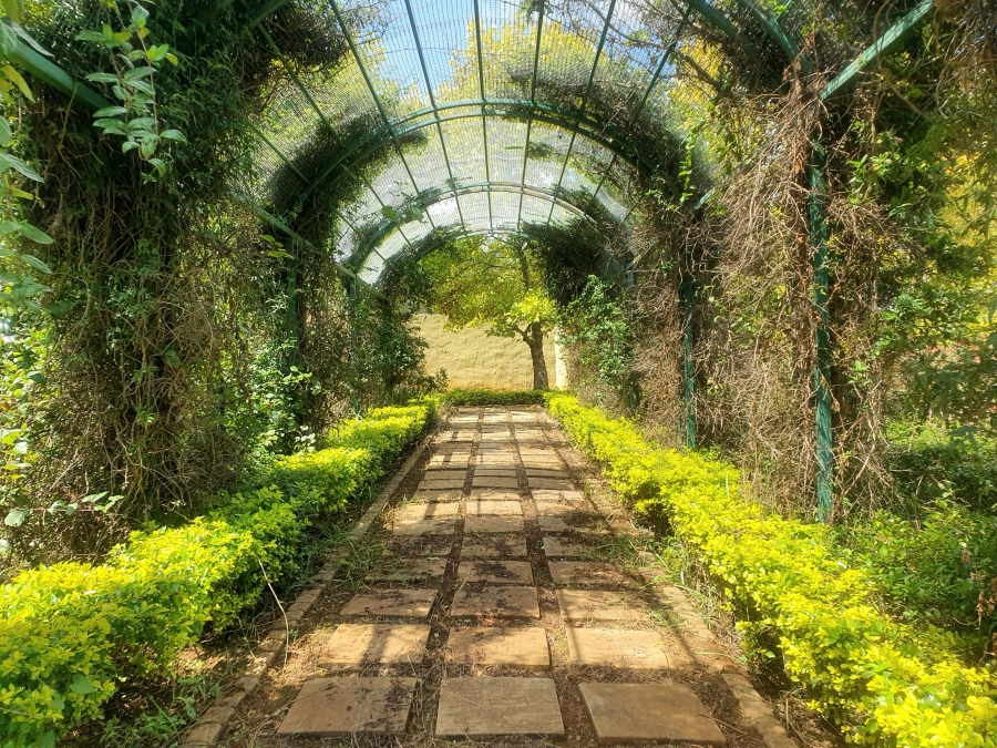 8 Bedroom Property for Sale in Mooikloof Equestrian Estate Gauteng