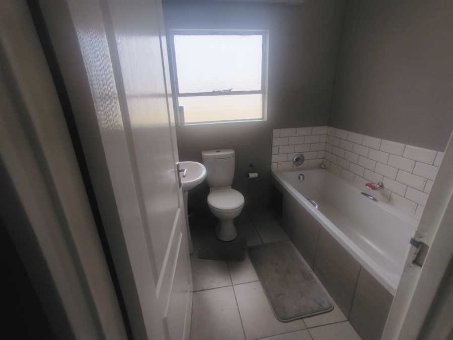 2 Bedroom Property for Sale in Selcourt Gauteng