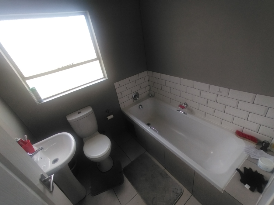 2 Bedroom Property for Sale in Selcourt Gauteng
